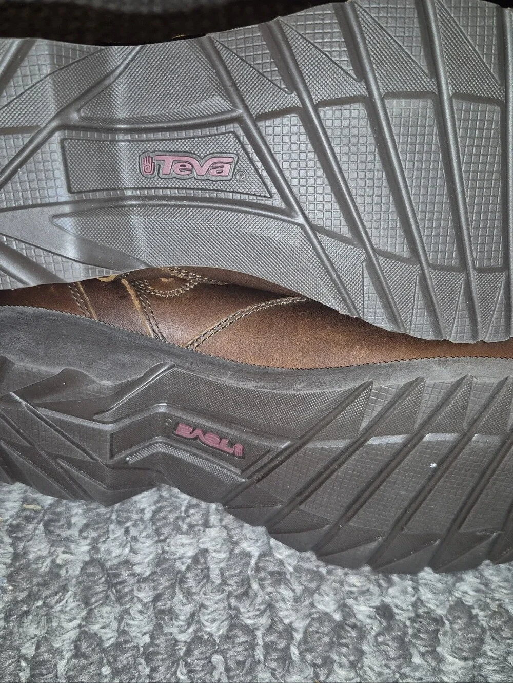 Teva sturdy brown